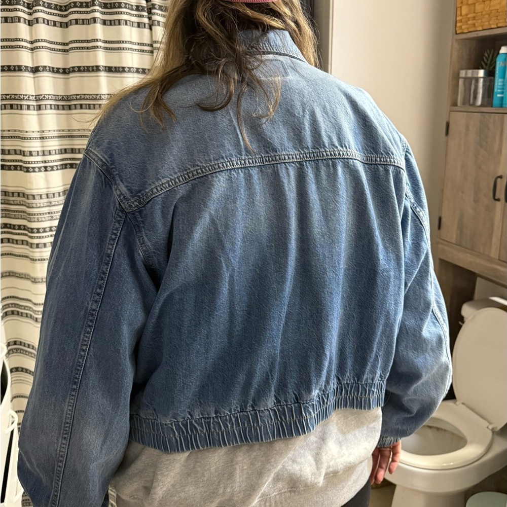 American Eagle Outfitters Light Blue Jean Jacket - Picture 2 of 2